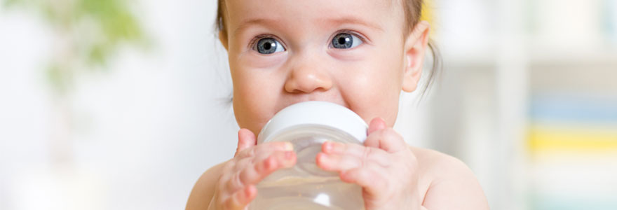 Donner de l’eau au bébé