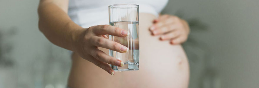 Eau minérale  pour maman et bébé